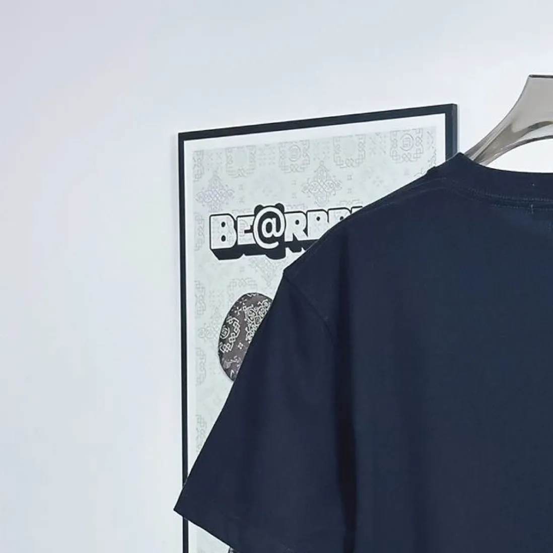 ：KK 10 Originals × T Same Style ： 1.320g ，100% ， ， ， 。 2. ， ， ， ， ！ 3. ， ， ， 。 4. ， Breathable ， Quality 。 ： ， 。 “Daily Log : Relarda” ，“goodday Hows your weather?” ， 。 ， ， 。 ：Black、White Size ：S-XL